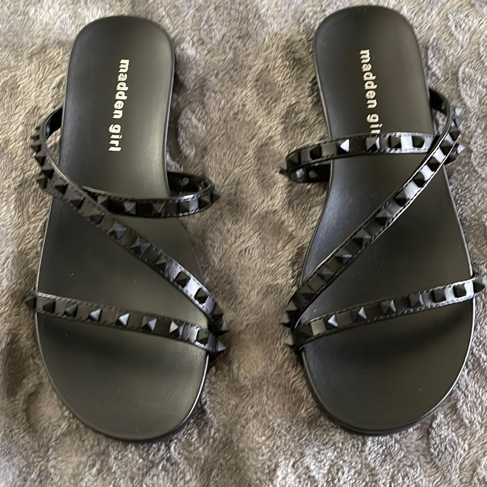 Madden girl sandals size 6 NWT